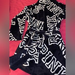 Victoria’s Secrets Pink black and white xs/s fluffy robe never worn